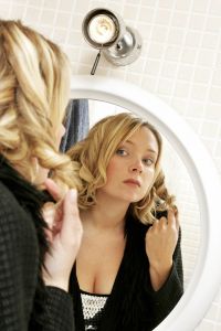 815806_girl_in_mirror