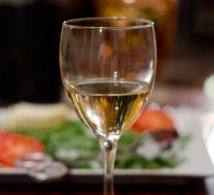 1354570_white_wine
