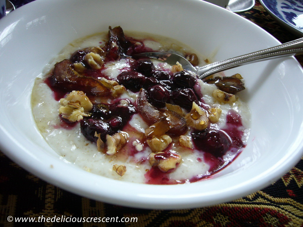 Barley-Porridge-with-Blueberries